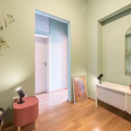 Serene Getaway In Thiseio Apartment